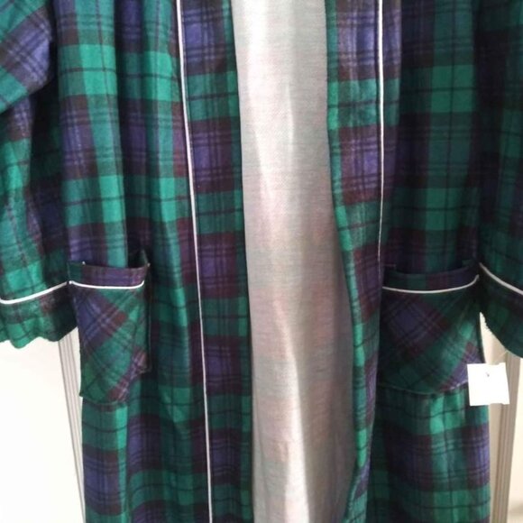 New Childrens Silvil brand Large Polyester Robe Made In USA - Picture 2 of 7